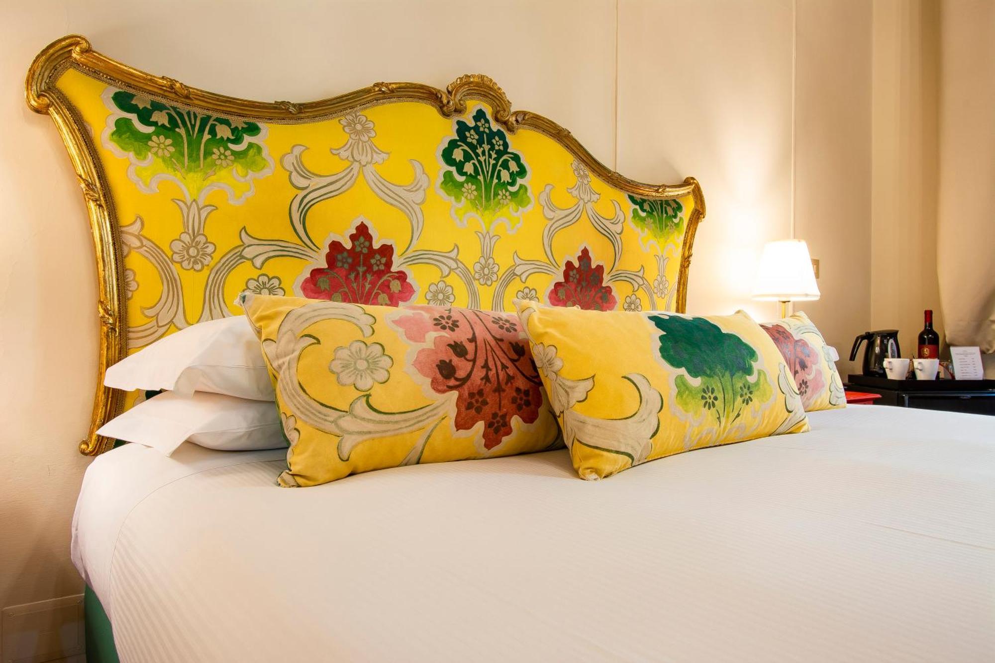 N4U Guest House Флоренция Экстерьер фото