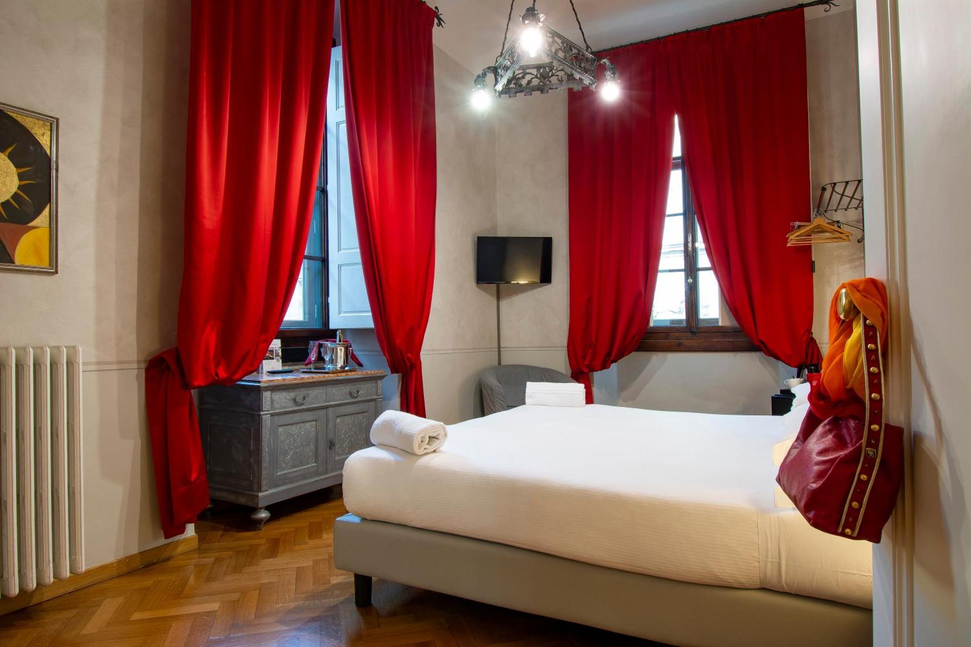 N4U Guest House Флоренция Экстерьер фото
