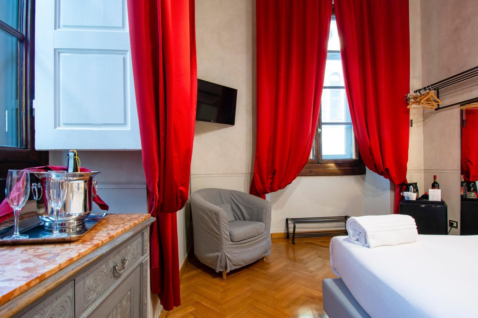 N4U Guest House Флоренция Экстерьер фото