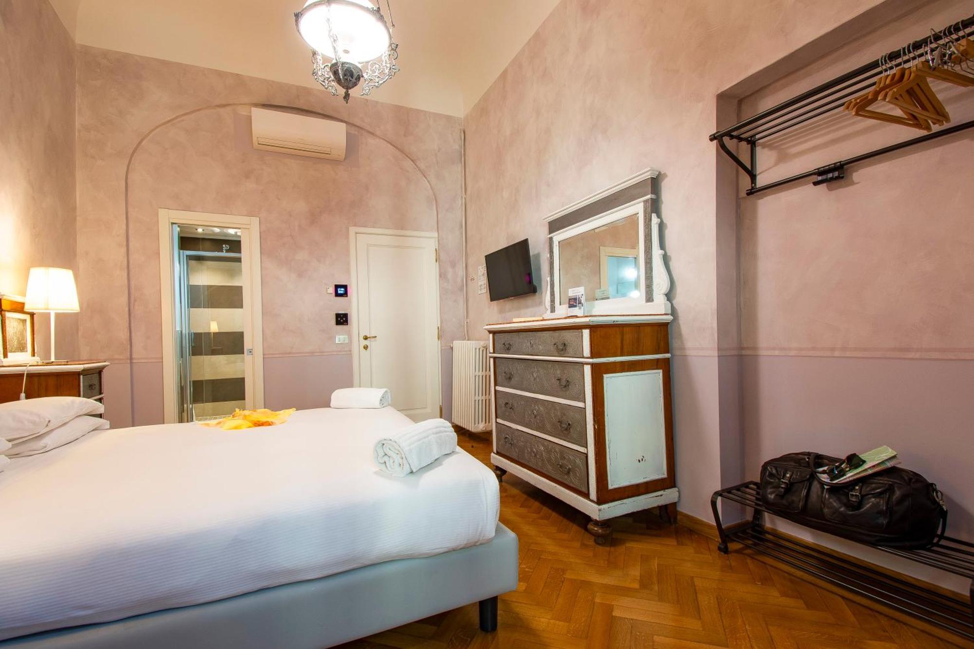 N4U Guest House Флоренция Экстерьер фото